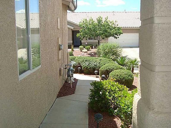 Property Photo. Beautiful Front Maintained by HOA