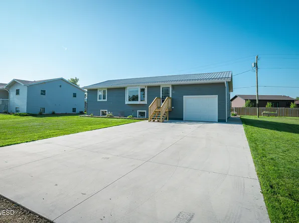 311 E Prairie St, Castlewood, SD 57223