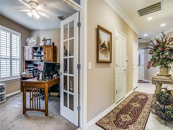 4th image of 578 Rockledge Ct