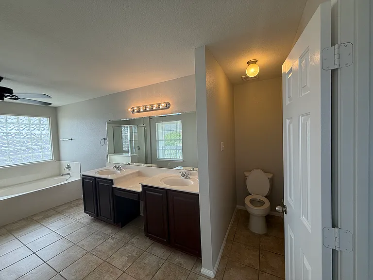 502 Constellation Dr — Photo 24