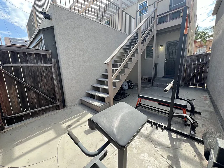 235 Pomona — Photo 19