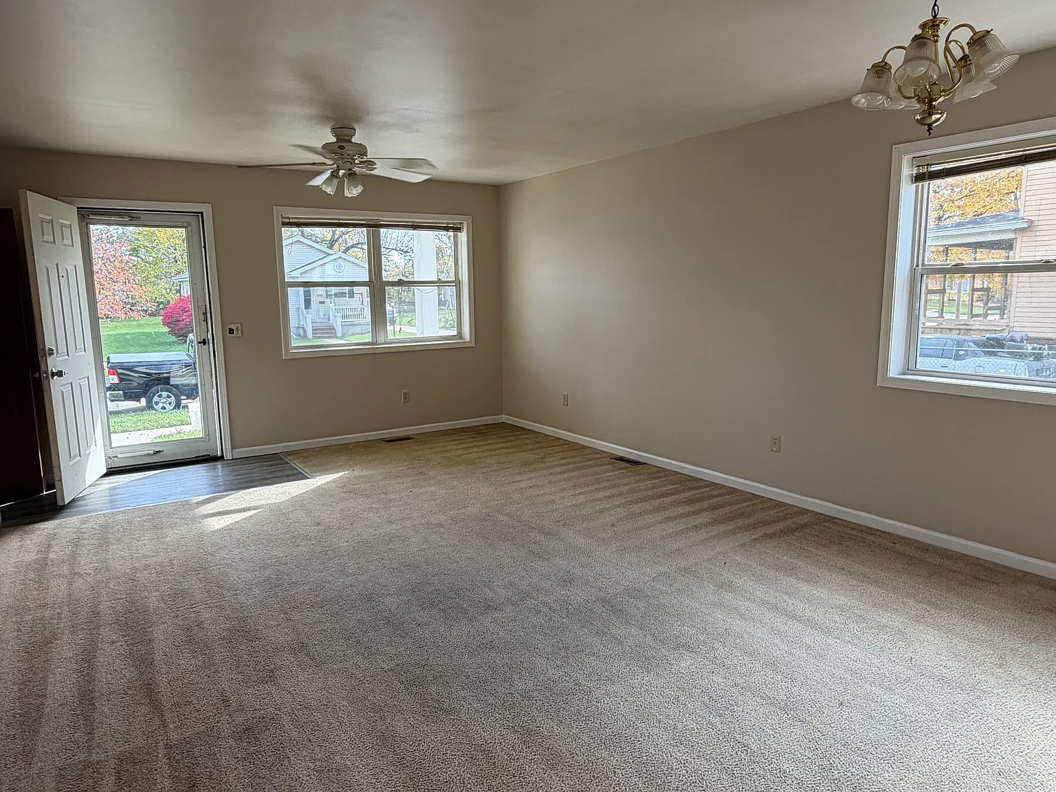 3 bed, 2080 sqft, $1,100 — Photo 4