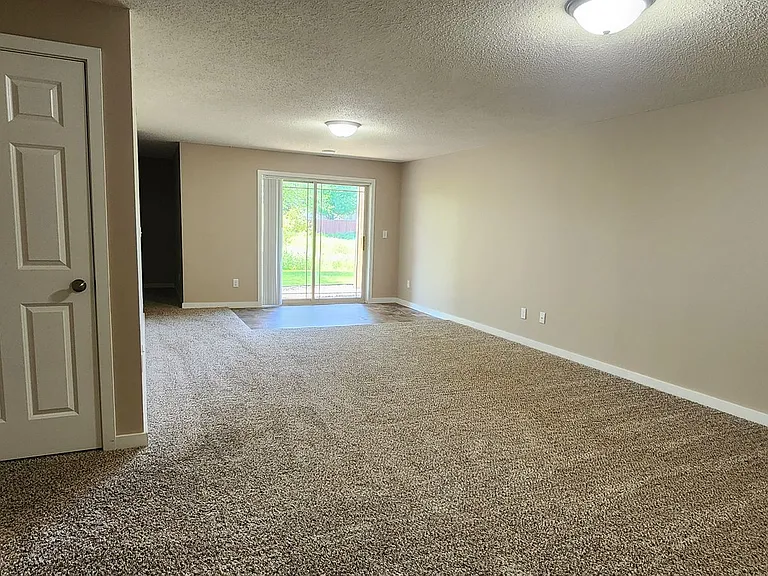 503 Amber Ln — Photo 12