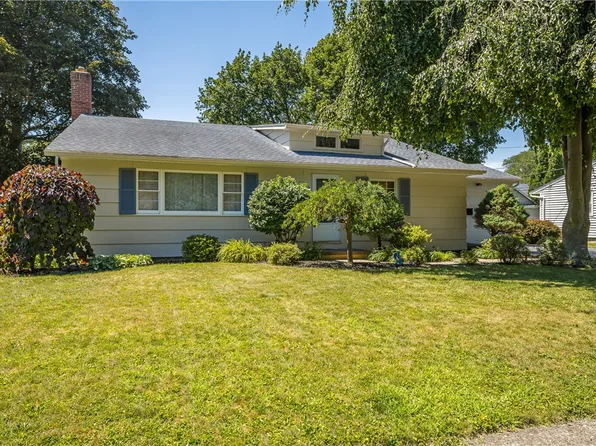 40 Caroline Dr, Rochester, NY 14624