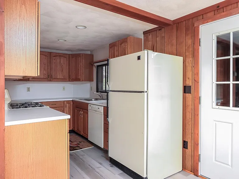 7 Howards Grv — Photo 15
