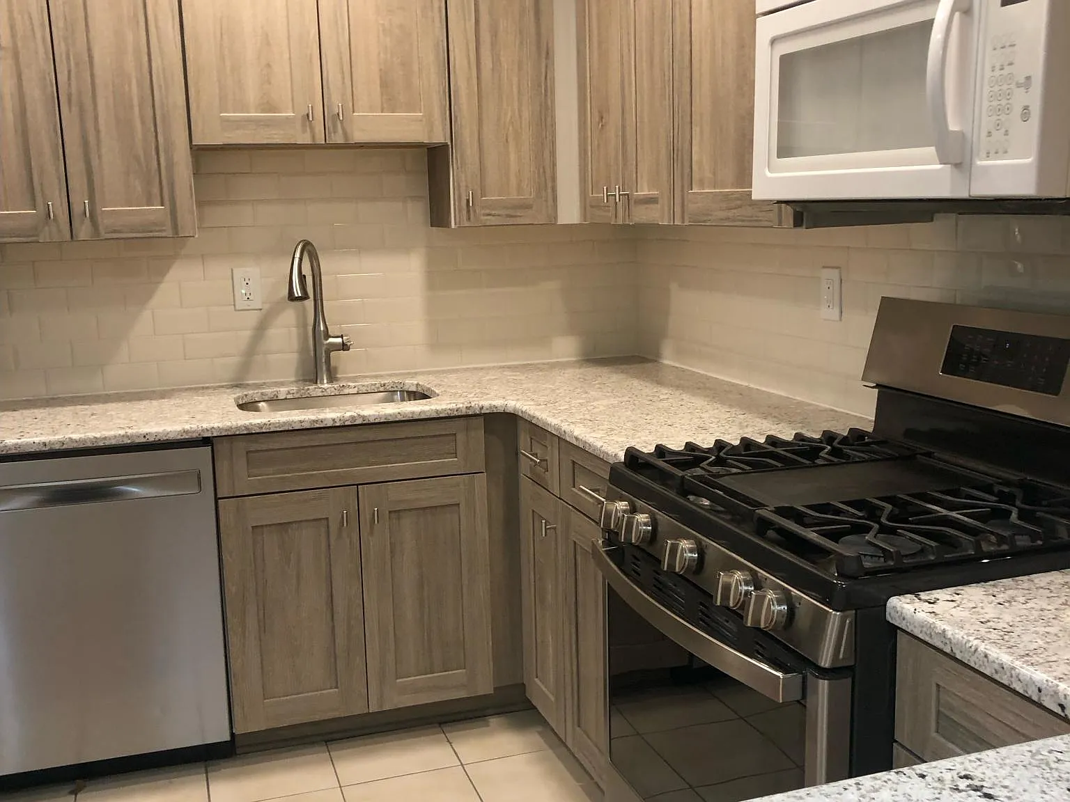 2 bed, 1110 sqft, $2,450 — Photo 4