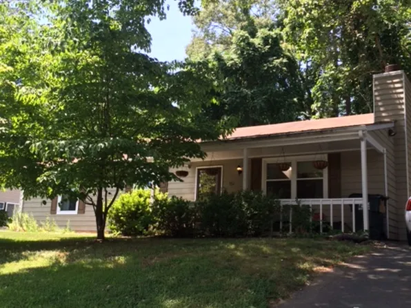 532 Woodmont Dr, Charlottesville, VA 22901