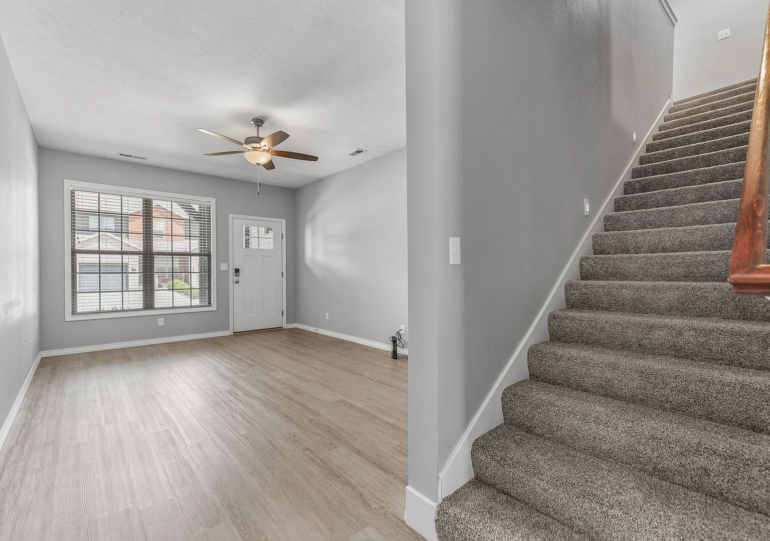 New Luxury Townhouse In The Sought-After Southwest Area Of Springfield, Available Now! — Photo 3