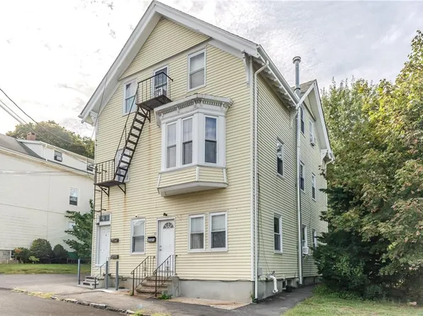 81 1st St, East Providence, RI 02914