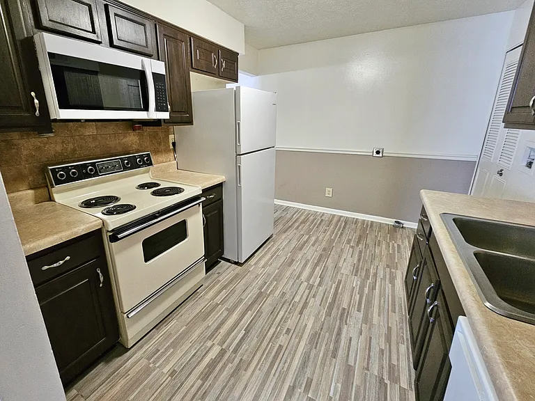 Derby Run Apartments — Photo 48