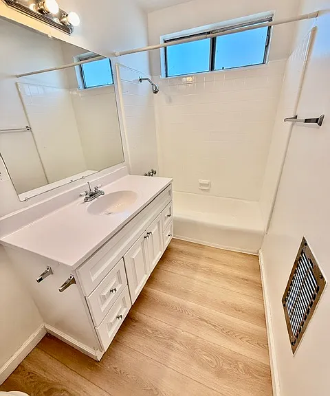 Lindley Garden Apartments — Photo 14