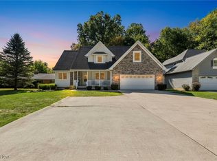 5608 Barton Rd, North Olmsted, OH 44070