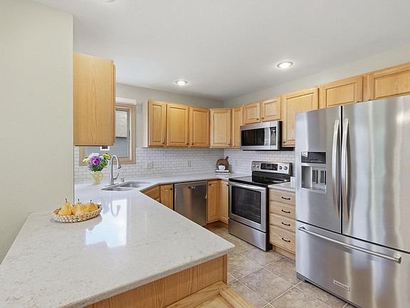 3rd image of 1609 Oakridge Way