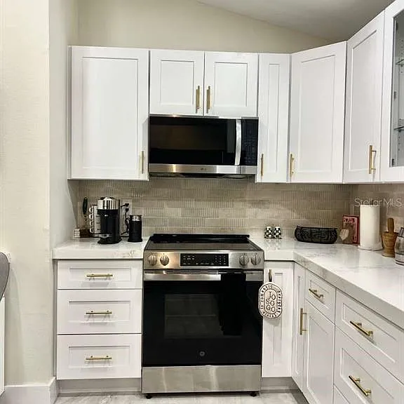 8240 Cypress Lake Dr — Photo 8