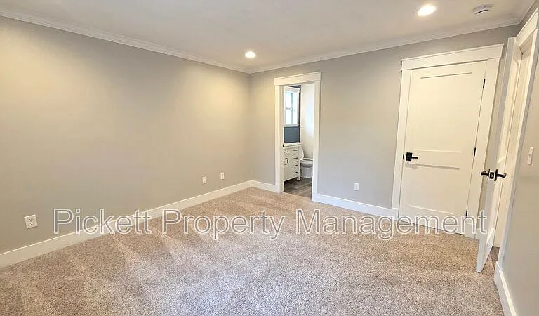 133 NE Gilmax Ln — Photo 16