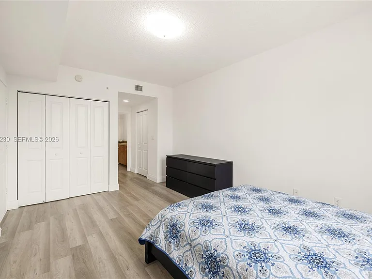 601 NE 23rd St #706 — Photo 10