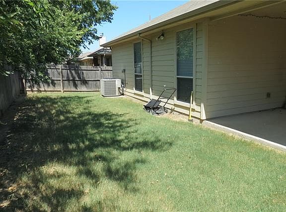 5th image of 2444 Priscella Dr