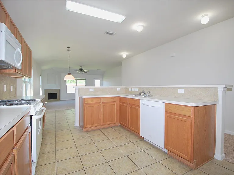 2826 Foster Hill Dr — Photo 7