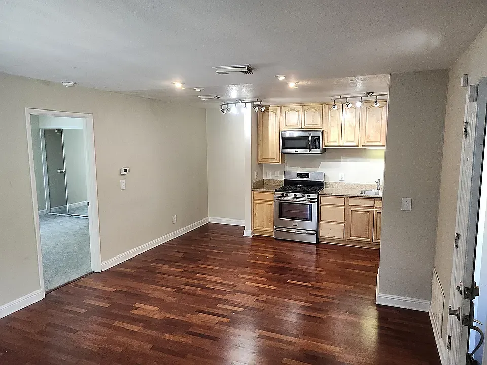 2285 Lakeview Cir #2285