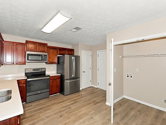 5th image of 1569 Arbor Place Dr