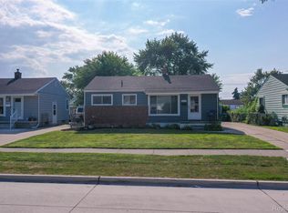 6647 Deering St, Garden City, MI 48135