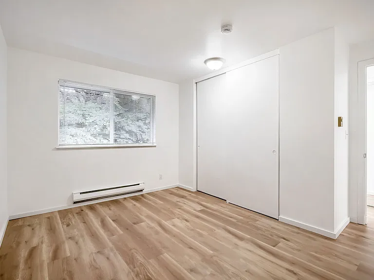 Sunset View Apartments — Photo 9