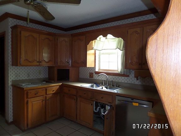 4th image of 8502 Yukon Ave