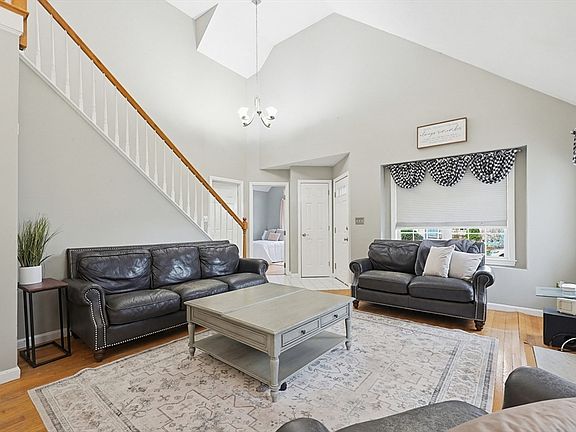 5th image of 8 Goldenwood Dr Unit 8