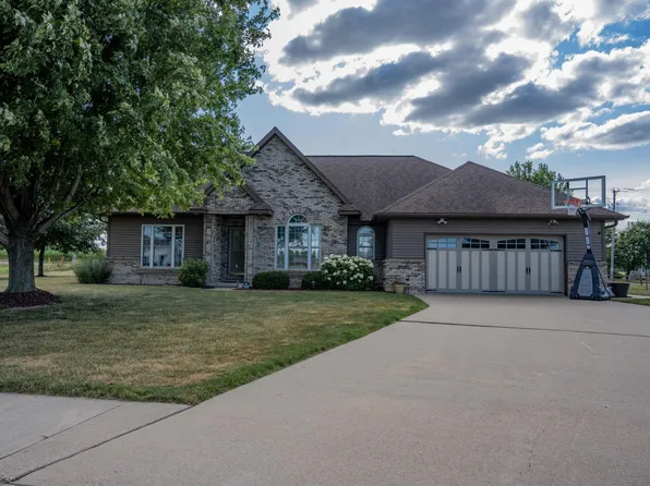 909 Heath Ct, Mauston, WI 53948