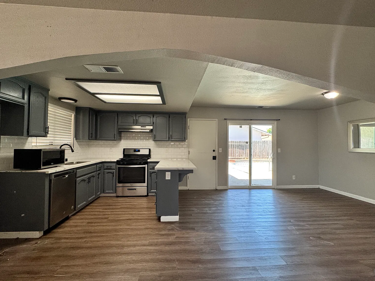 3 bed, 1476 sqft, $2,490 — Photo 4