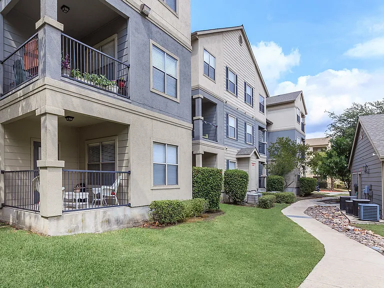 Park Hill Apartments — Photo 17