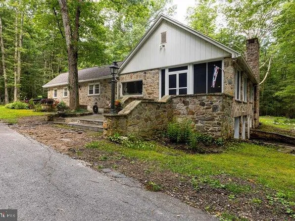 10246 Golf Course Rd, Fayetteville, PA 17222