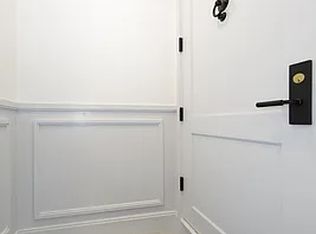 445 E 9th St #3A, New York, NY 10009