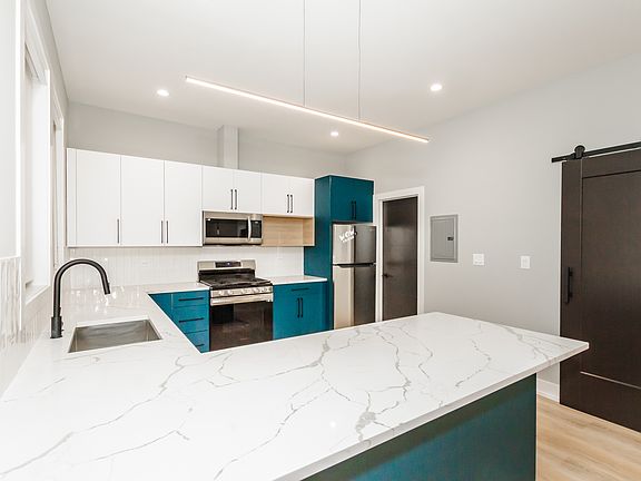 2nd image of 716 S Laflin St APT 1F