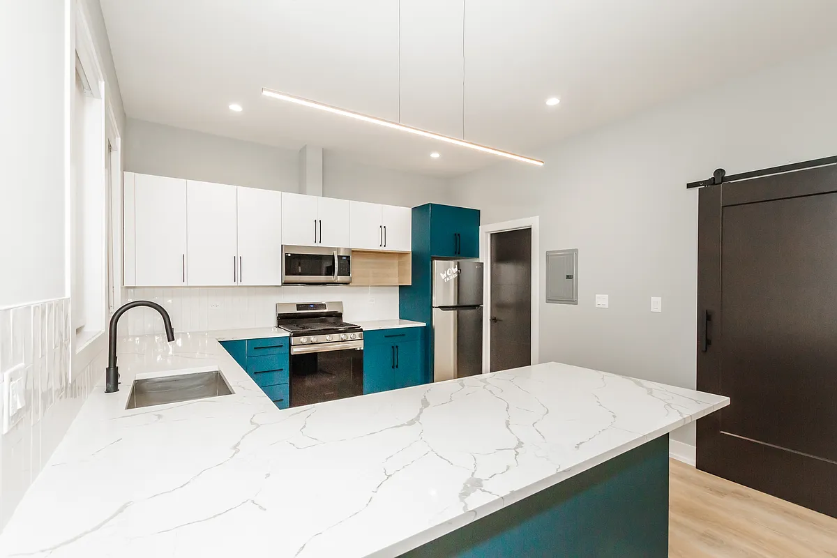 Building Photo - 716 S Laflin St #1F