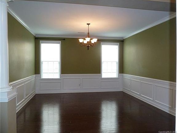 5th image of 3053 Drummond Ave