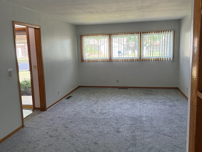 620 N Redbarn Ln — Photo 3