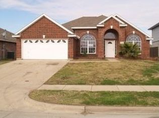 2462 Frontier Dr, Grand Prairie, TX 75052