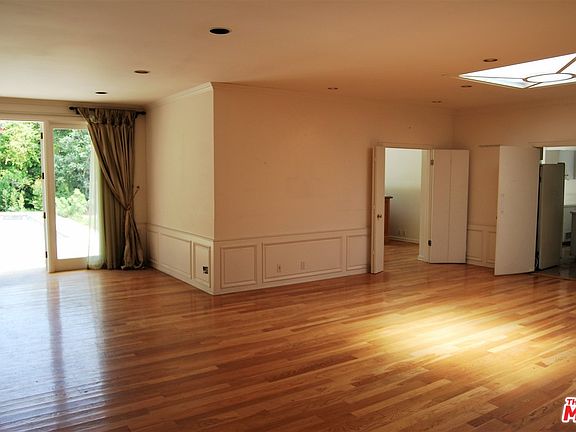 4th image of 372 N Saltair Ave