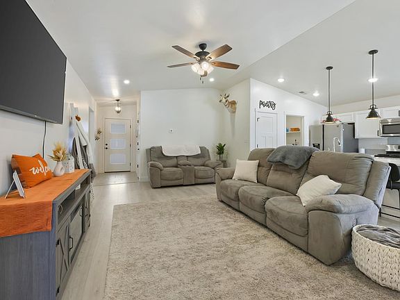 4th image of 577 Redwing Ln