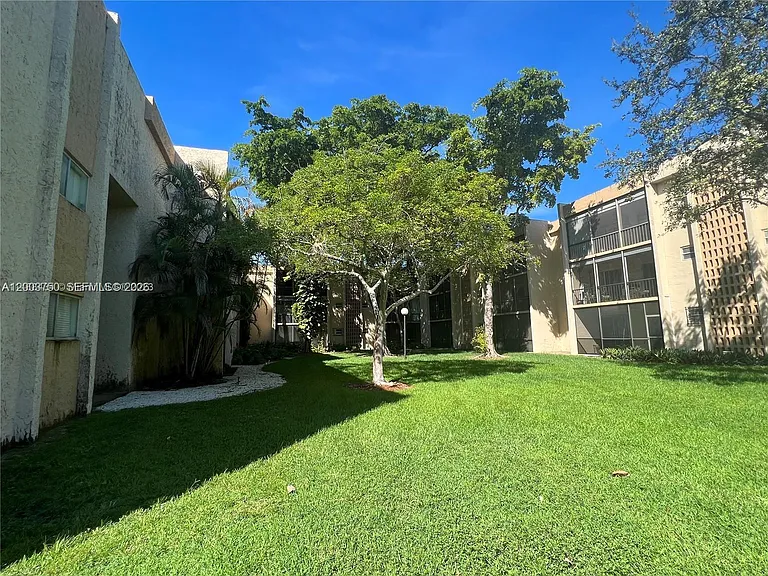 8401 SW 107th Ave #322E — Photo 32
