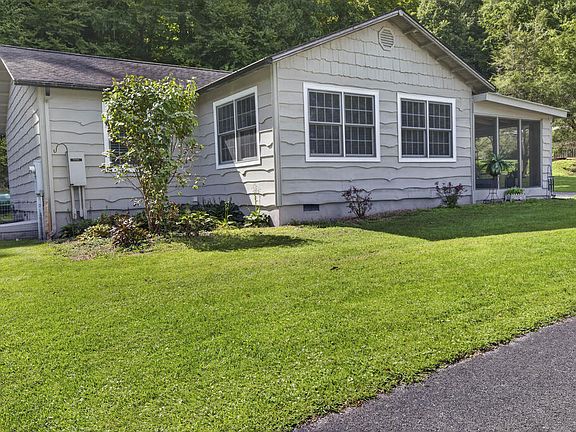 3rd image of 20483 Azen Rd