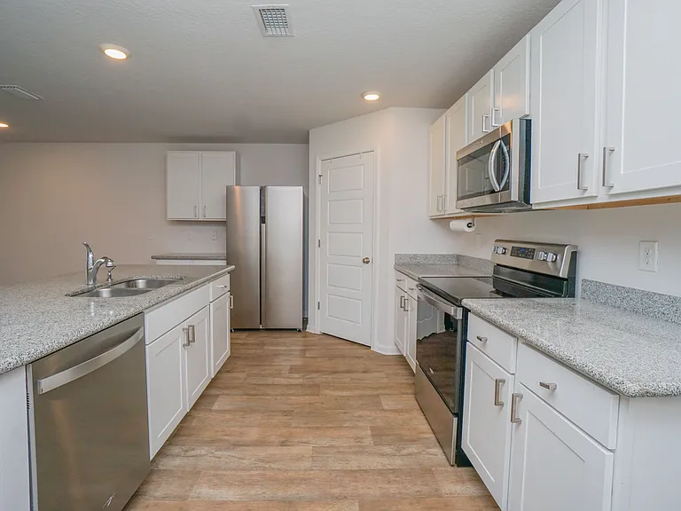 2379 Kirkwood Dr — Photo 15