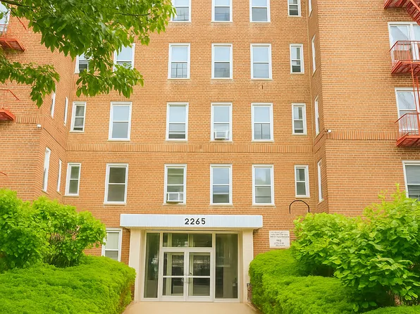 2265 Ocean Parkway image 2 of 19