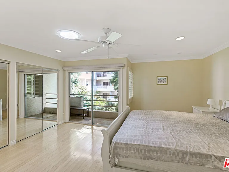 1131 Alta Loma Rd #602 — Photo 15