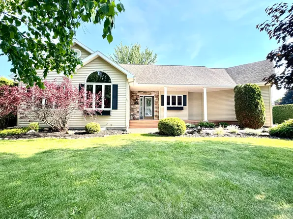 35 Smith St, Rouses Point, NY 12979