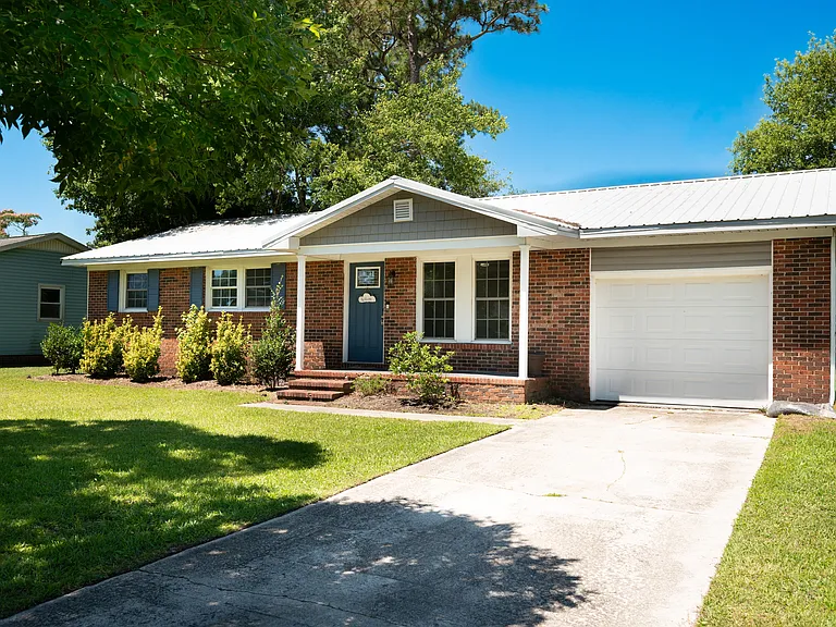 218 Forest View Dr — Photo 1