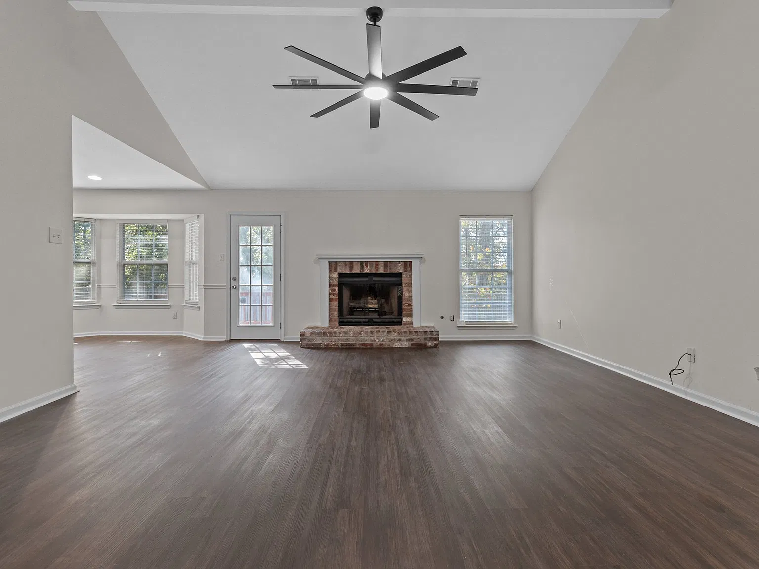 3 bed, 1523 sqft, $1,900 — Photo 2