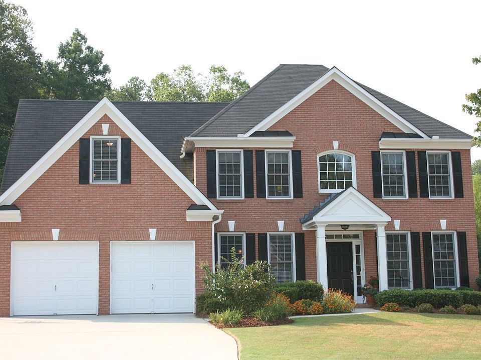 Cul de sac lot with a level front and backyard in a very active, family frien!