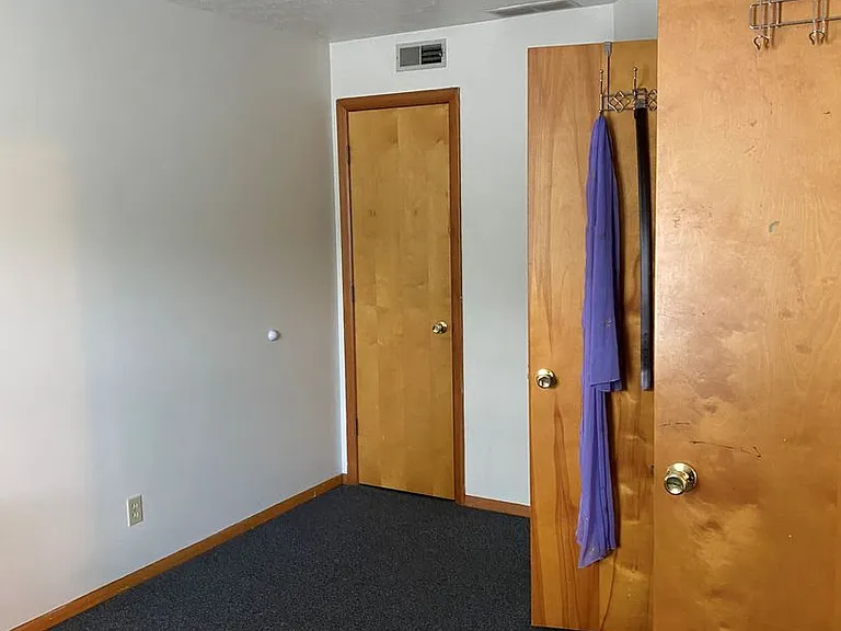 527 E Smith Ave — Photo 10